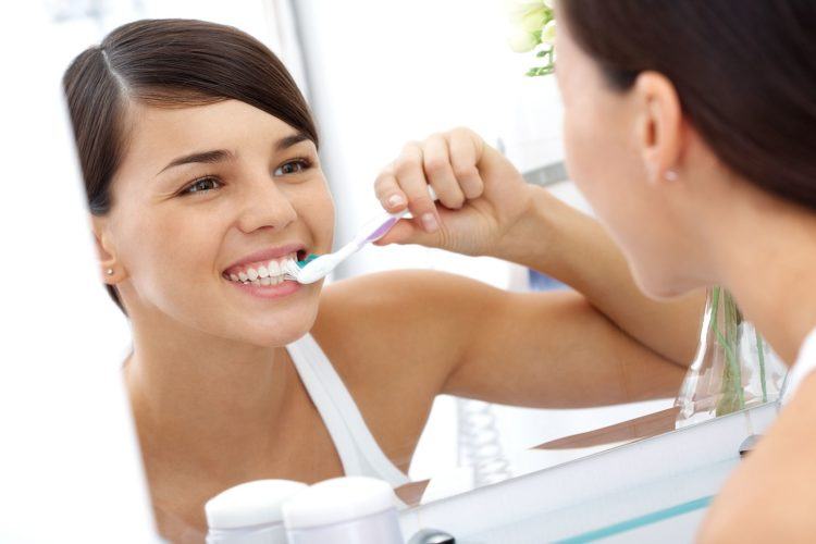 Giữ vệ sinh răng miệng khi mọc răng khôn