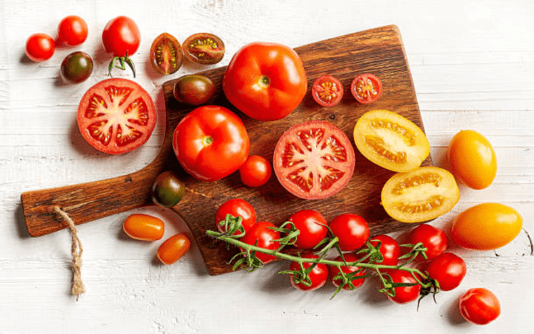 Cách làm mặt nạ dưỡng ẩm cà chua