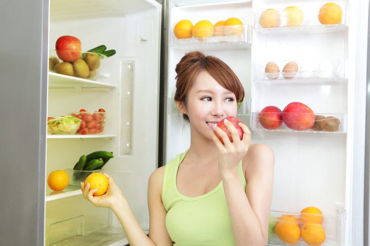 Ăn khi bụng đói có thể khiến bạn tiêu thụ gấp đôi thực phẩm có hại! 2