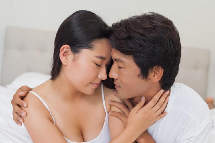 10 tuyệt chiêu làm tình khiến chồng càng “yêu” càng nghiện 5