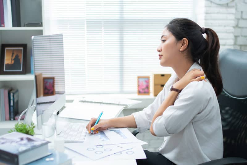 10 cách giúp dân văn phòng ngăn ngừa đau mỏi vai gáy 1