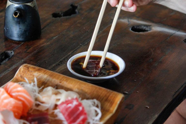 cách ăn sushi