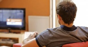 Top 8 Tác hại của việc xem TV quá nhiều đối với sức khỏe bạn nên biết